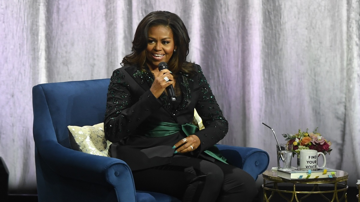Michelle Obama: Τι αποκάλυψε για τη συνάντησή της με τη Βασίλισσα Ελισάβετ;