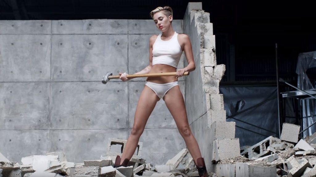 Miley Cyrus: Παραδέχτηκε μία μία τις “αμαρτίες” του παρελθόντος, όχι όμως ότι απάτησε τον Liam