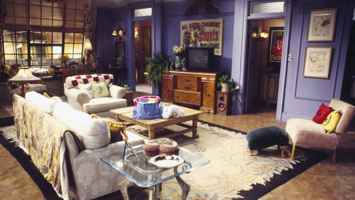 Friends: Μπείτε ξανά στο μοβ σαλόνι της Monica και του Chandler