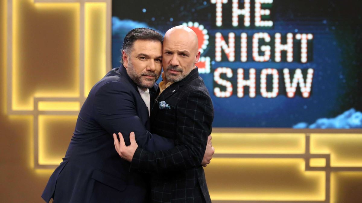 The 2night Show: Δεν άφησε τίποτα όρθιο ο Νίκος Μουτσινάς