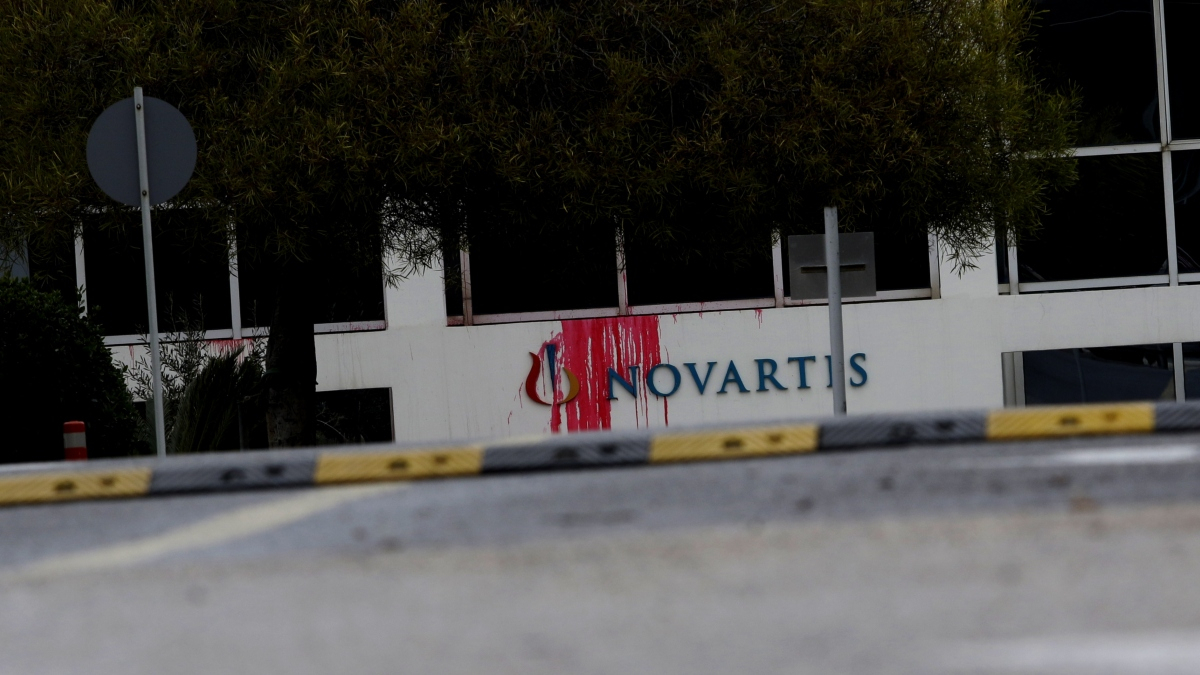 Novartis: Έλεγχος στο σπίτι του Νίκου Μανιαδάκη από Εισαγγελείς Διαφθοράς