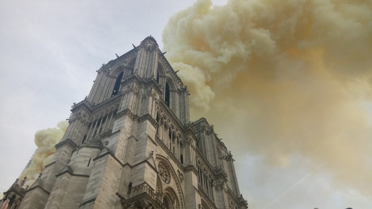 Γαλλία: Πυρκαγιά στην Παναγία των Παρισίων