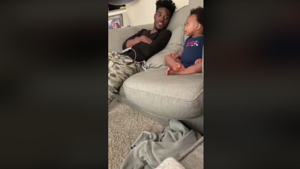 Το απολαυστικό video με το διάλογο πατέρα και γιου που έγινε viral