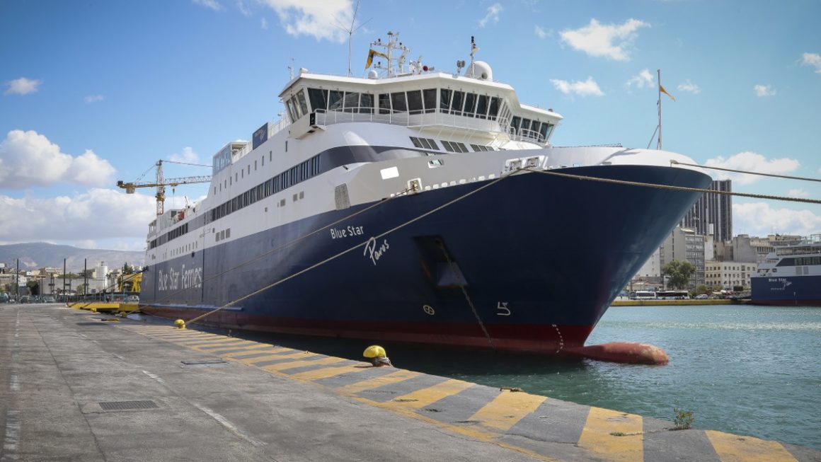 Πειραιάς: Επιβάτης «πήδηξε» για να προλάβει το πλοίο