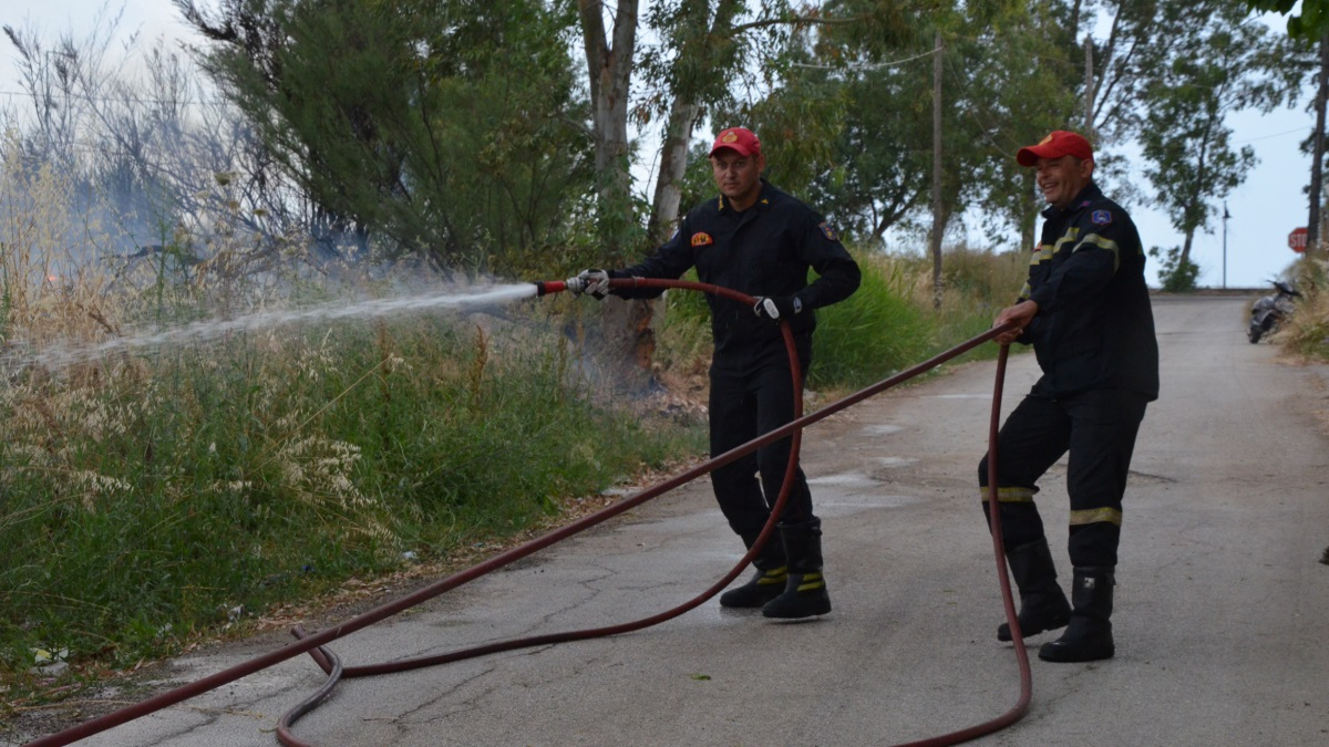 Λαγονήσι: Μεγάλη φωτιά σε εξέλιξη