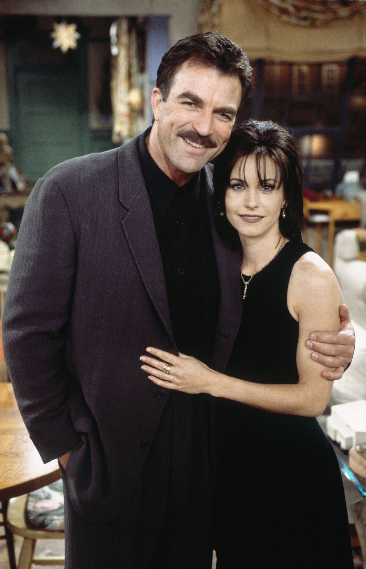 Ο Tom Selleck ως Dr. Richard Burke και η Courteney Cox ως Monica Geller την εποχή που παιζόταν η σειρά.
