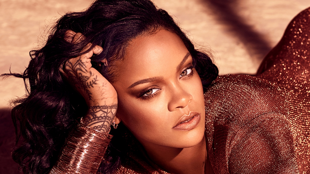 Με μώλωπες στο πρόσωπο η Rihanna – Τι συνέβη;