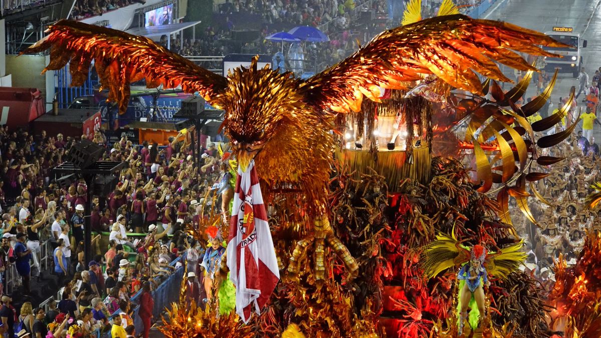 Ρίο ντε Τζανέιρο: Φαντασμαγορικές εικόνες από το καρναβάλι