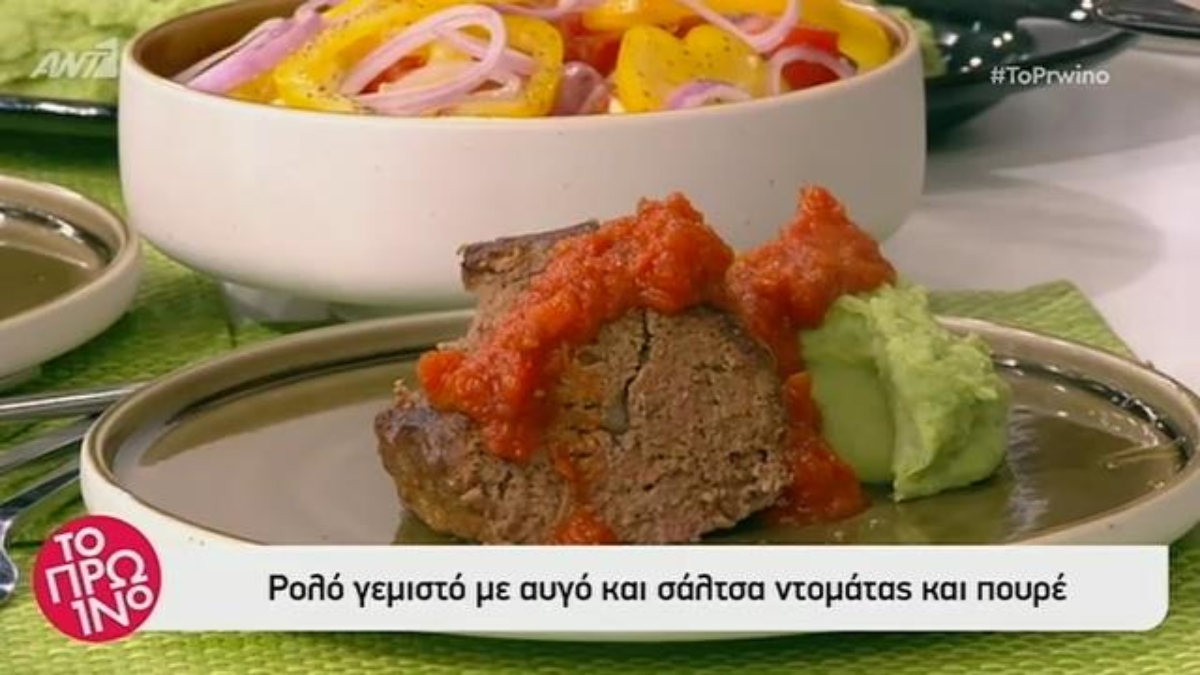 Βασίλης Καλλίδης: Ρολό γεμιστό με αυγό και σάλτσα ντομάτας και πουρέ