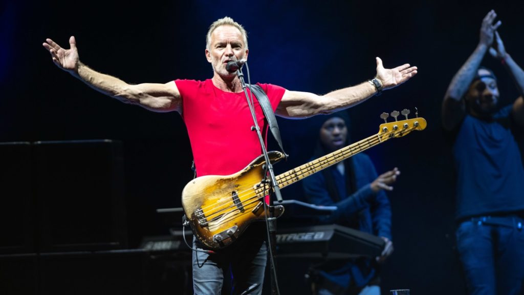 Sting: Φέρεται κατά του Μπολσονάρου για τις πυρκαγιές στον Αμαζόνιο