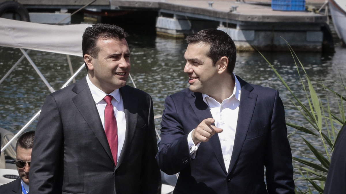 Μακεδονική «σαλάτα» πριν από τις κρίσιμες ψηφοφορίες σε Σκόπια και Αθήνα