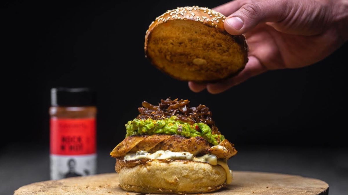 Λάμπρος Βακιάρος: Σπιτικό burger κοτόπουλο για τον τελικό του MasterChef