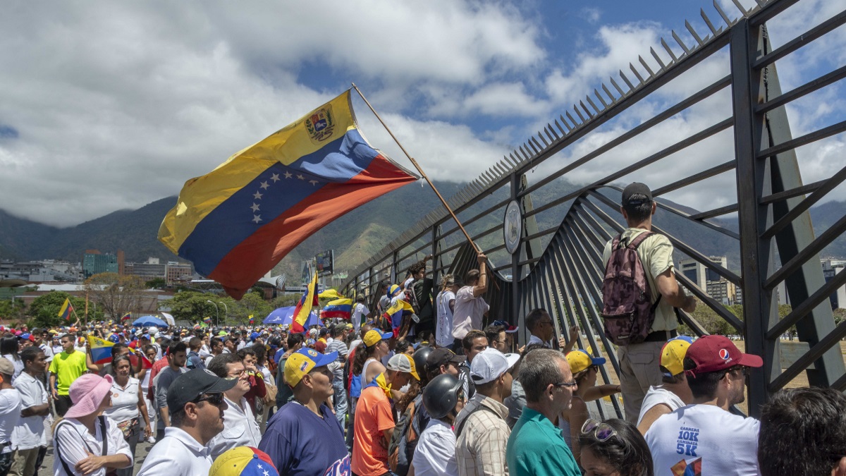Κυβέρνηση της Βενεζουέλας: «Σε εξέλιξη απόπειρα πραξικοπήματος»