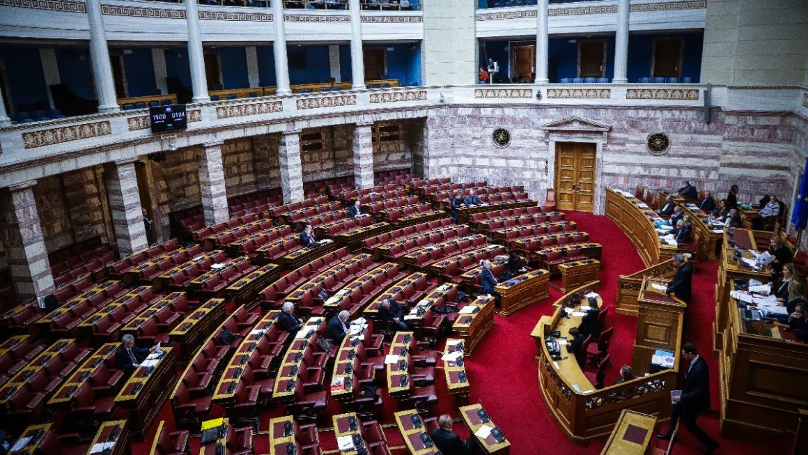Βουλή: Νέος πρόεδρος ο Κωνσταντίνος Τασούλας – Ένταση με τις άλλες υποψηφιότητες