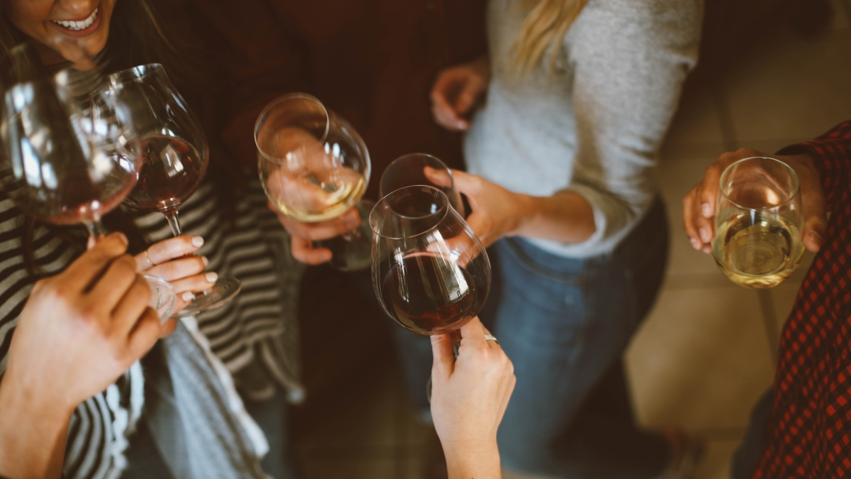 Wine bars: Προορισμοί στο κέντρο να τους… πιεις στο ποτήρι