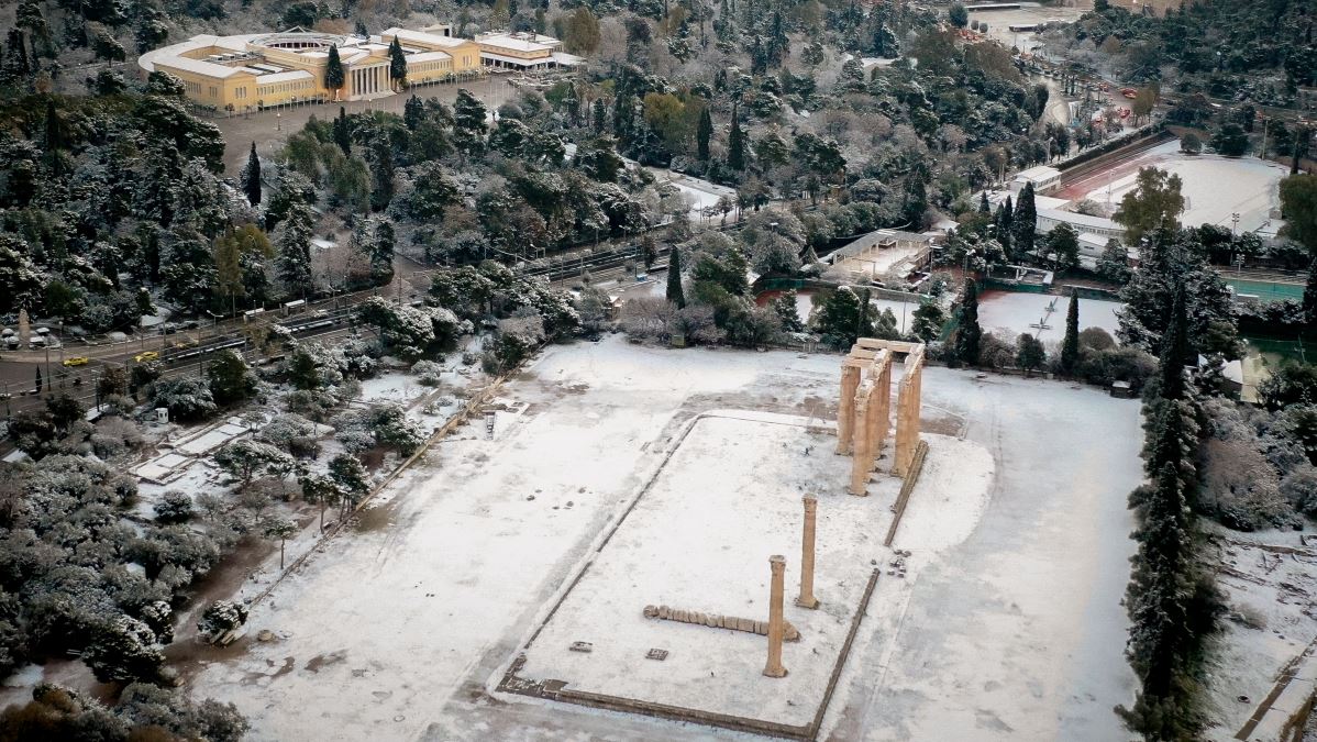 Χιόνισε στην Αθήνα-Μοναδικές εικόνες της λευκής Ακρόπολης