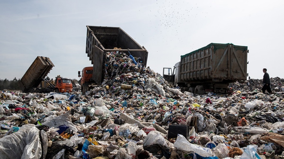 Επισκέψεις στις χωματερές προτείνει επικεφαλής οργανισμού για να συνετιστούν οι Ρώσοι για την ανακύκλωση