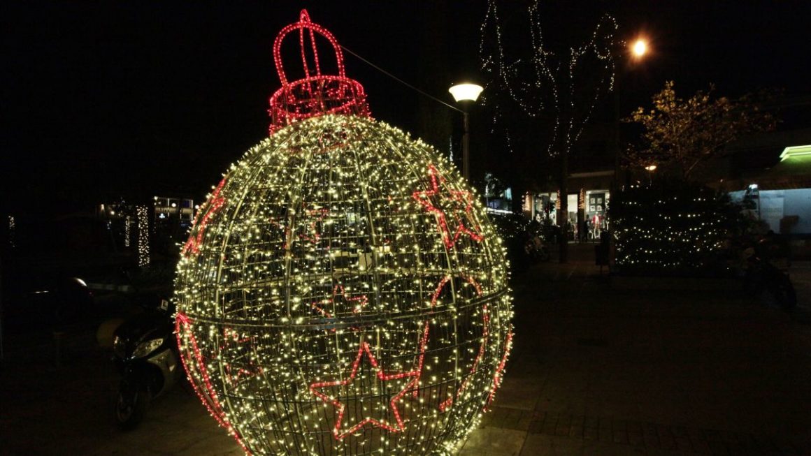 «Λεωφωτεία»: Ο Δήμος Αλίμου γιορτάζει τα φετινά Χριστούγεννα με την πιο εορταστική διάθεση