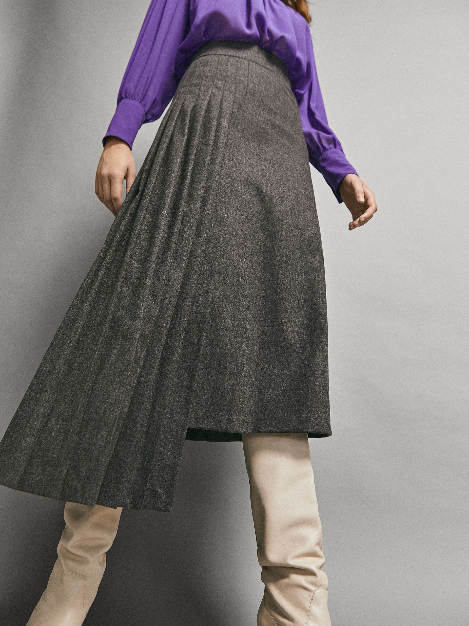 Γκρί φούστα με σχέδιο από πλισέ-Massimo Dutti