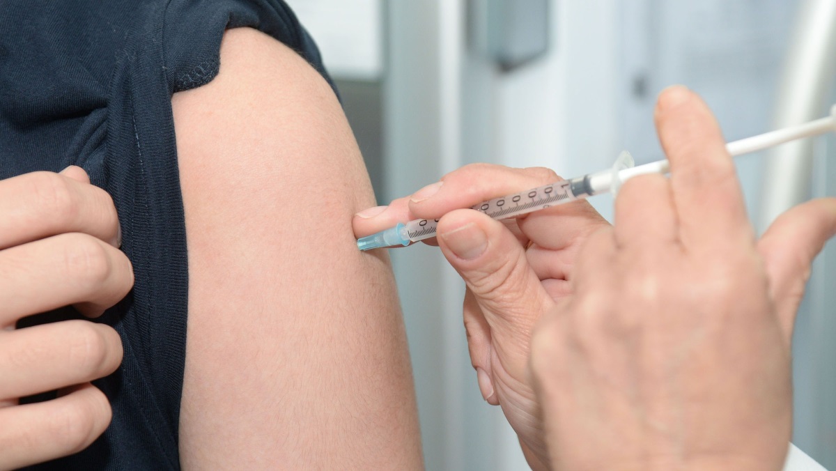 Οι Έλληνες εξακολουθούν να εμπιστεύονται τα εμβόλια