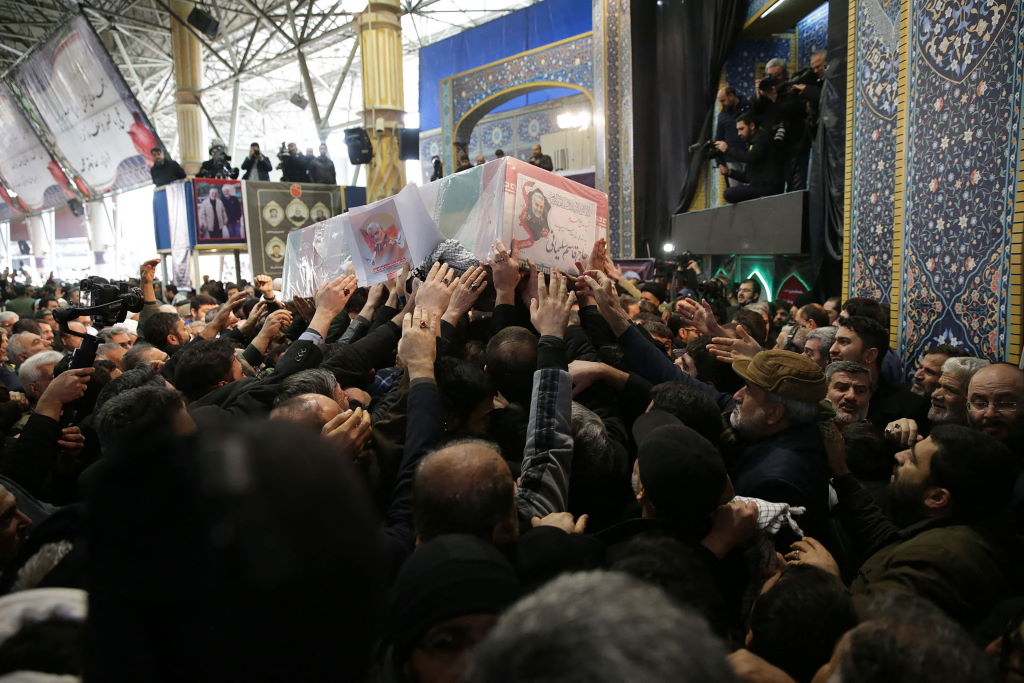 Iράν: Λαοθάλασσα στην κηδεία του Σουλεϊμανί