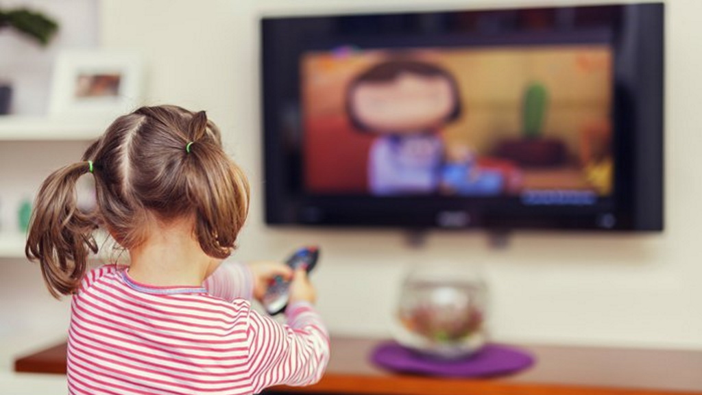 Έρευνα: Οι οθόνες “μεγαλώνουν” πιο τεμπέλικα παιδιά!