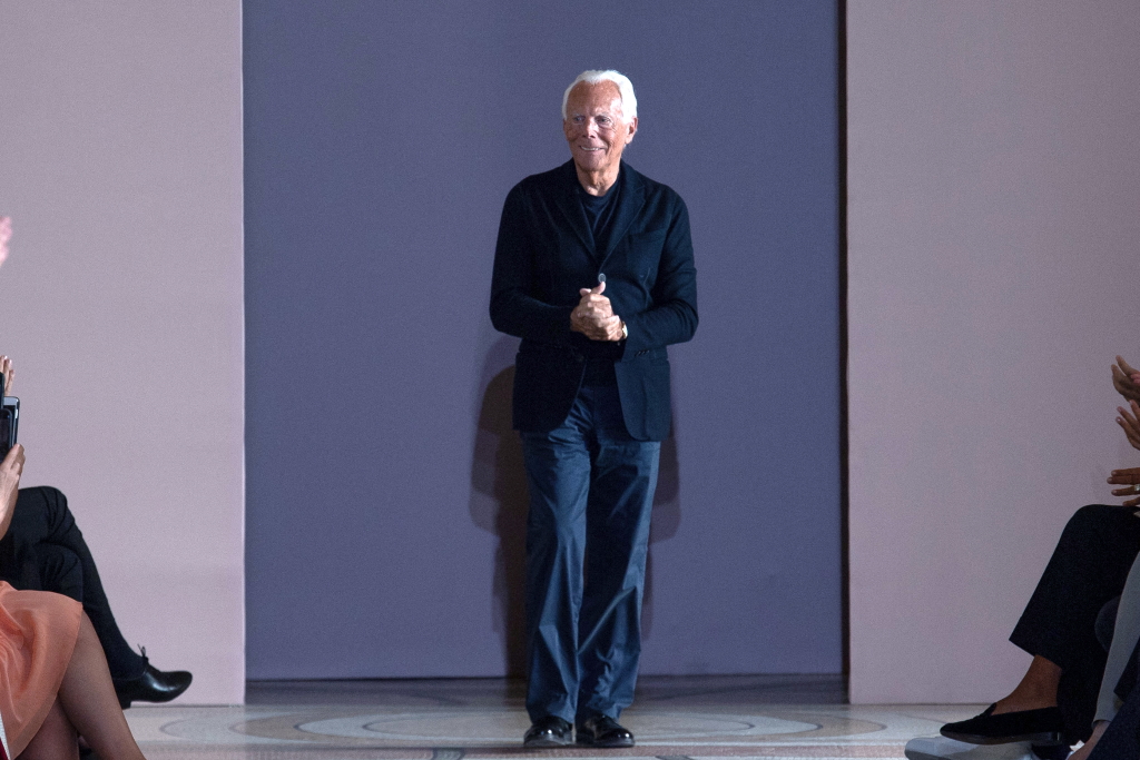 Giorgio Armani: Τα “βάζει” με τους σχεδιαστές μόδας που “βιάζουν” τις γυναίκες με τα ρούχα τους!