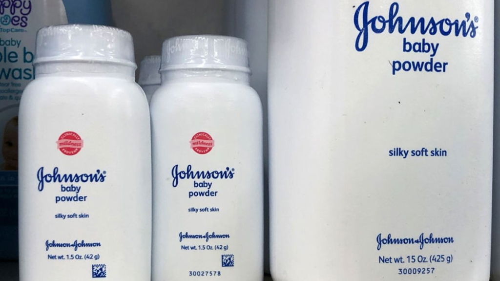 Johnson & Johnson: Αστρονομική η αποζημίωση που θα καταβάλει για καρκινογόνο ταλκ