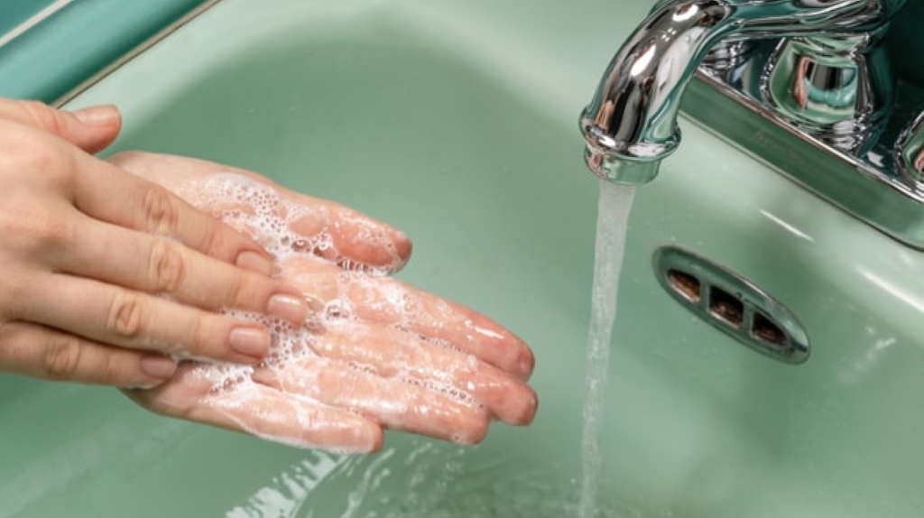 Έρευνα: Μπορεί το πλύσιμο των χεριών να σταματήσει μία επιδημία;
