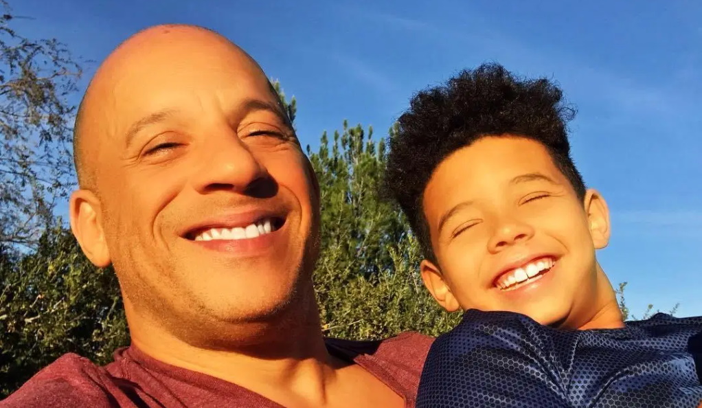 Ο Vin Diesel και ο γιος του εμψυχώνουν την “παγκόσμια οικογένειά τους” με ένα μήνυμα αισιοδοξίας