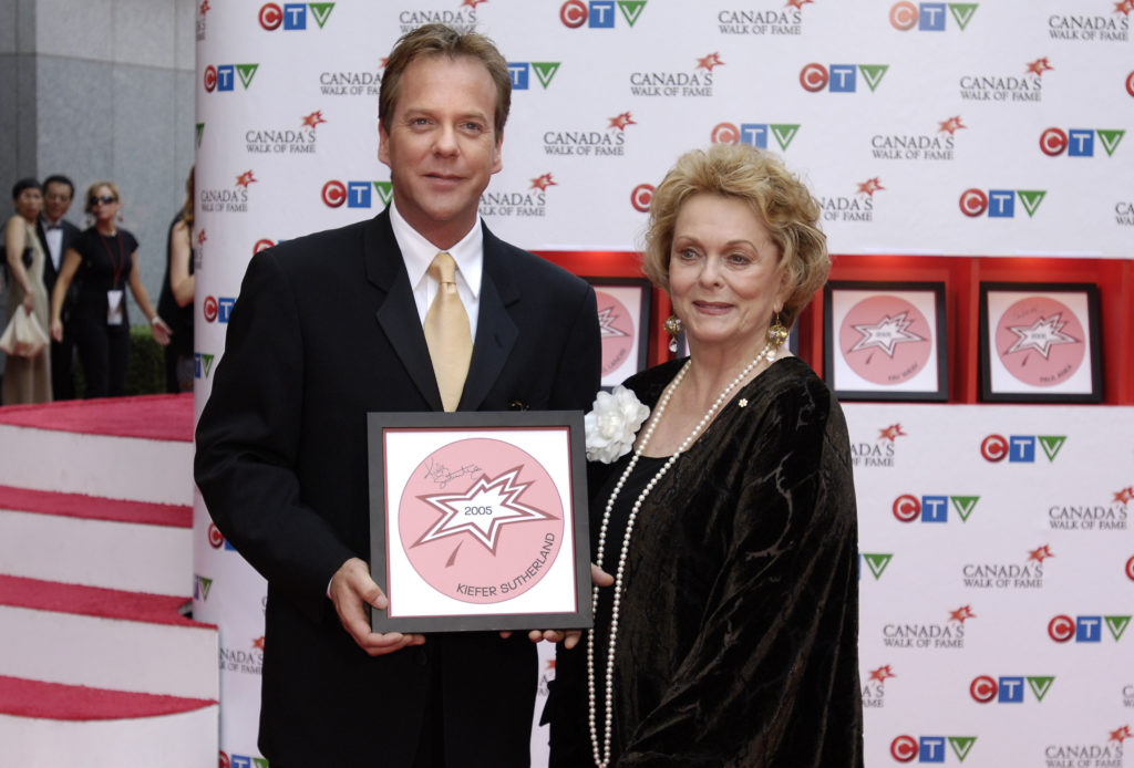 Kiefer Sutherland: Ανακοίνωσε τον θάνατο της μητέρας του, Shirley Douglas