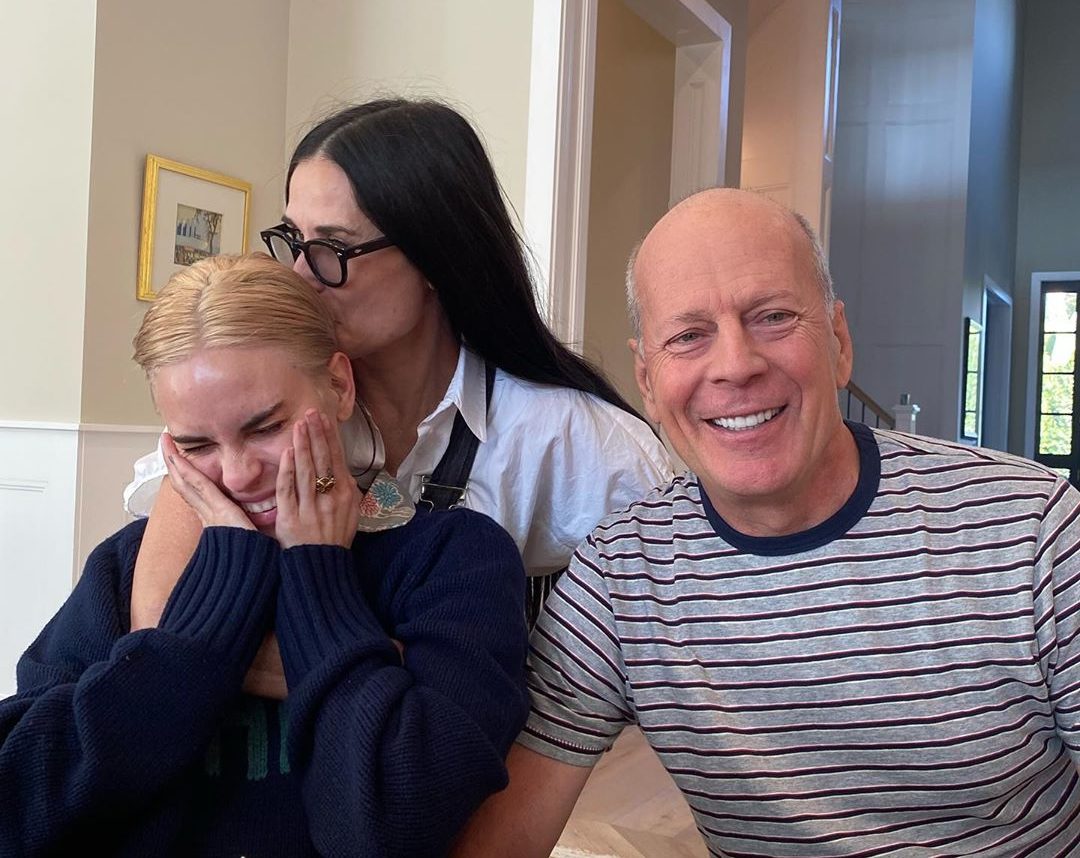 Bruce Willis – Demi Moore: Η απίθανη οικογενειακή φωτογραφία τους ως… φυλακισμένοι (μαζί) στην καραντίνα!