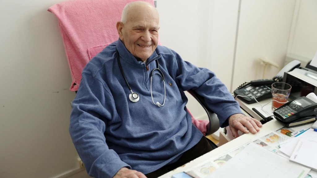 Γαλλία: 98χρονος γιατρός προσφέρει τις υπηρεσίες του εν μέσω κορονοϊού