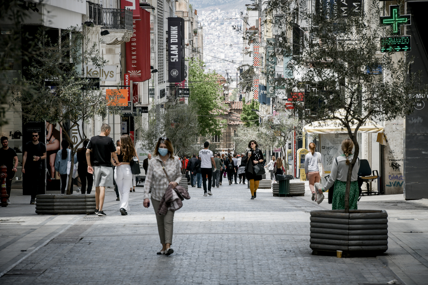 Εμπορικός Σύλλογος Αθηνών: Ποιον γνωστό συνθέτη επιστράτευσε για να μας πείσει να επισκεφτούμε τα μαγαζιά;