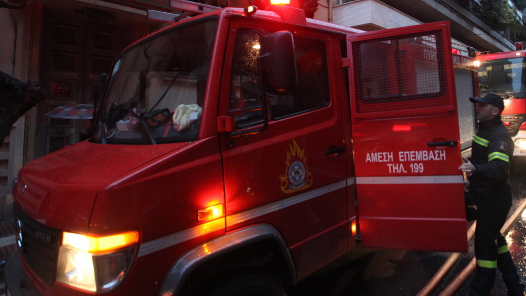 Καλύβια: Μεγάλη έκρηξη σε κατοικία από διαρροή αερίου – Επτά οι τραυματίες, ανάμεσά τους παιδιά