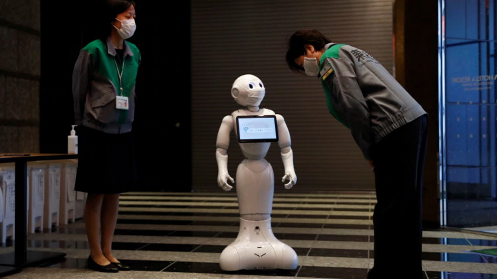 Ιαπωνία: Ρομπότ υποδέχονται ασθενείς με ελαφρά συμπτώματα κορονοϊού σε ξενοδοχεία του Τόκιο