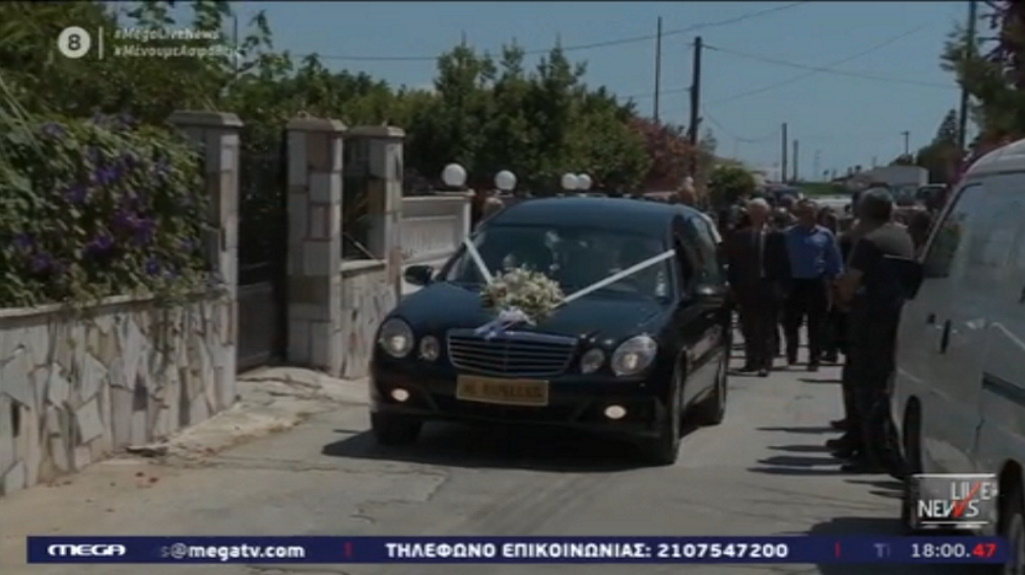 Κόρινθος: “Ραγίζει καρδιές” ο θρήνος της μητέρας της 22χρονης Αλεξάνδρας στην κηδεία της