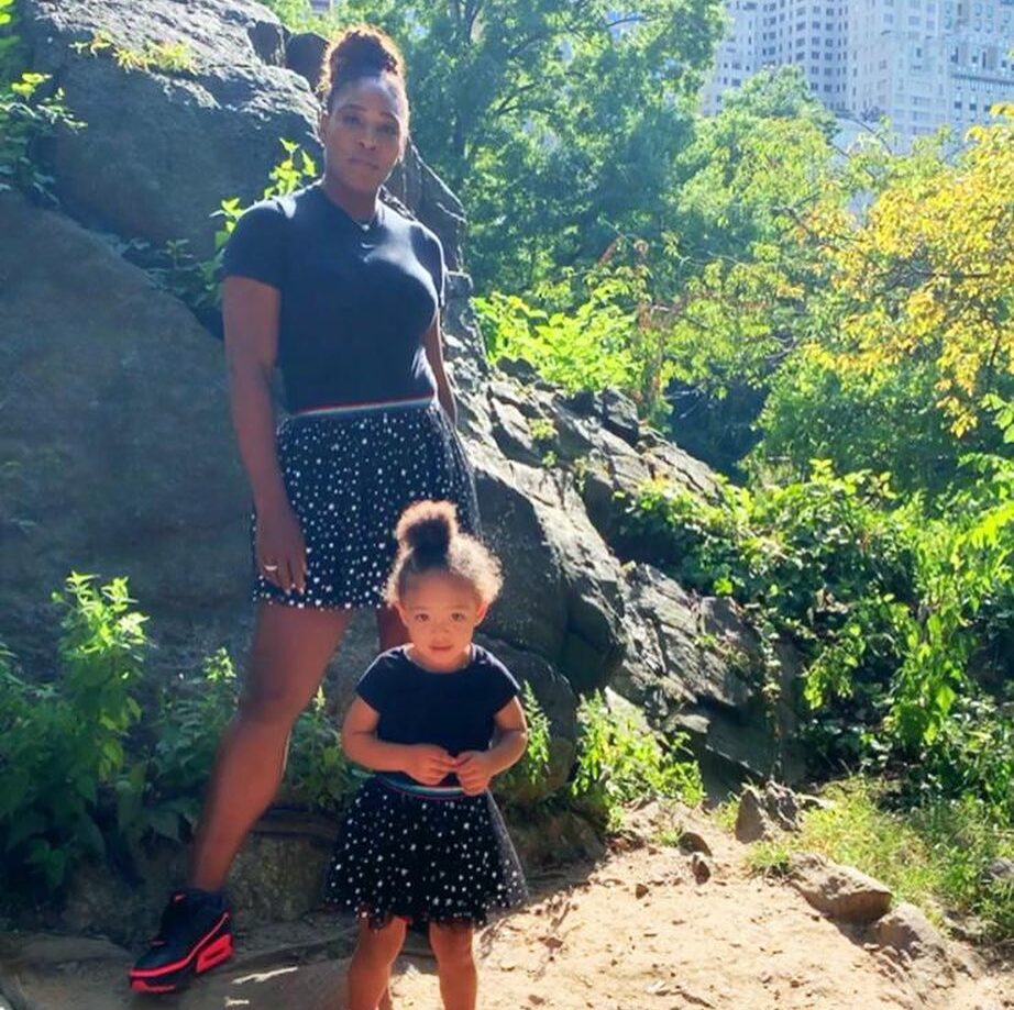 Serena Williams: Η δίχρονη κόρη της “κλέβει” την παράσταση ως λιλιπούτεια τενίστρια