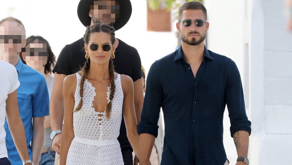 Izabel Goulart – Kevin Trapp: Βόλτες στα γραφικά σοκάκια της Μυκόνου