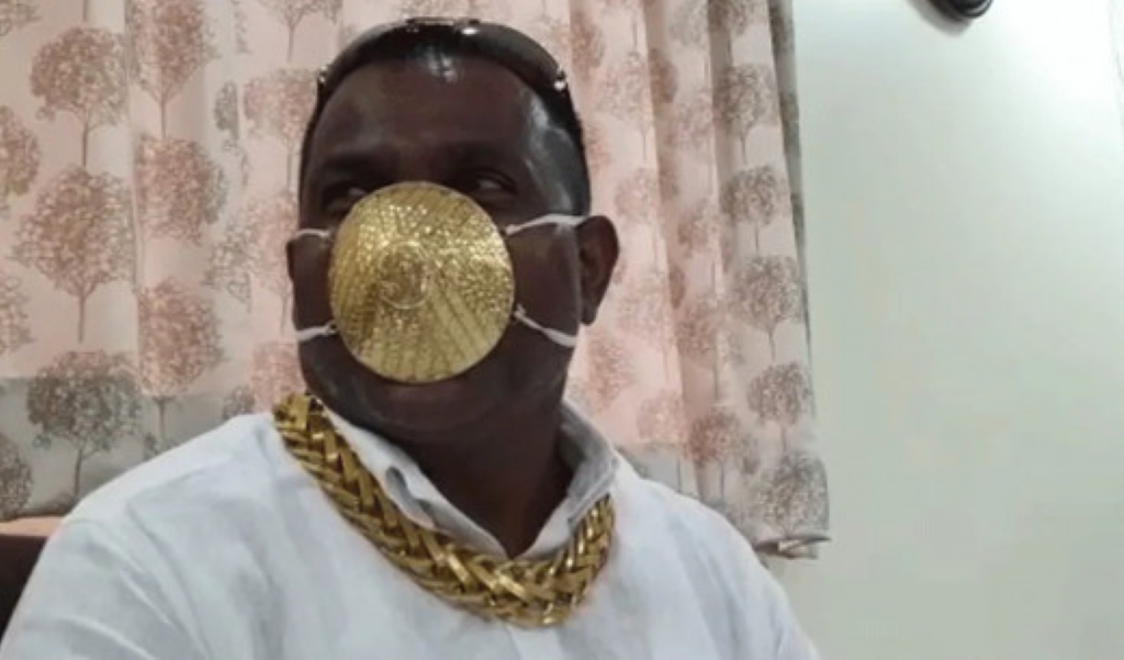 Απίστευτο κι όμως αληθινό! Ινδός πλήρωσε 3.500 ευρώ για χρυσή μάσκα κατά του κορονοϊού