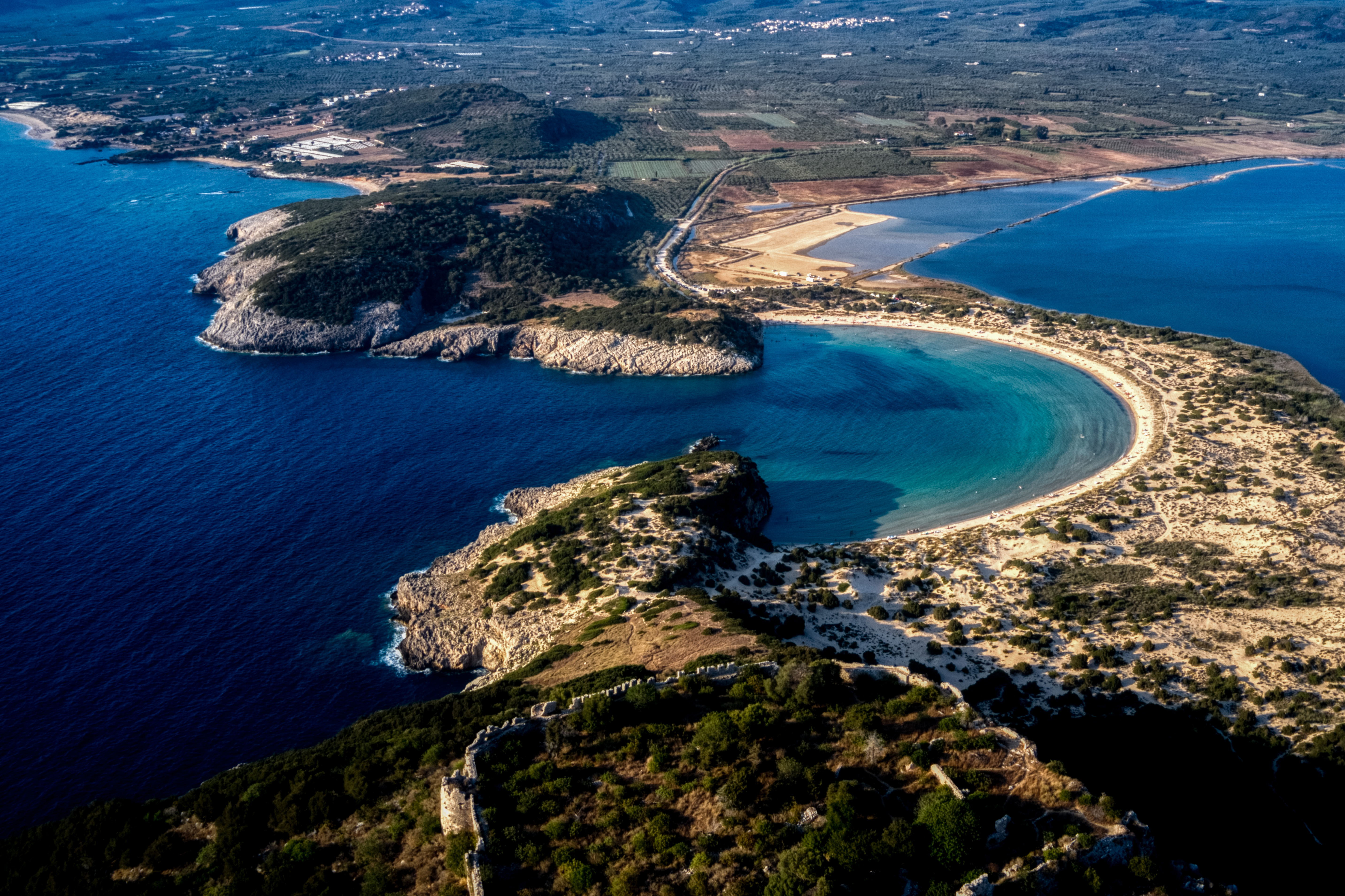 Η Βοϊδοκοιλιά από ψηλά: Εκπληκτικές αεροφωτογραφίες μίας από τις ωραιότερες παραλίες της Μεσογείου