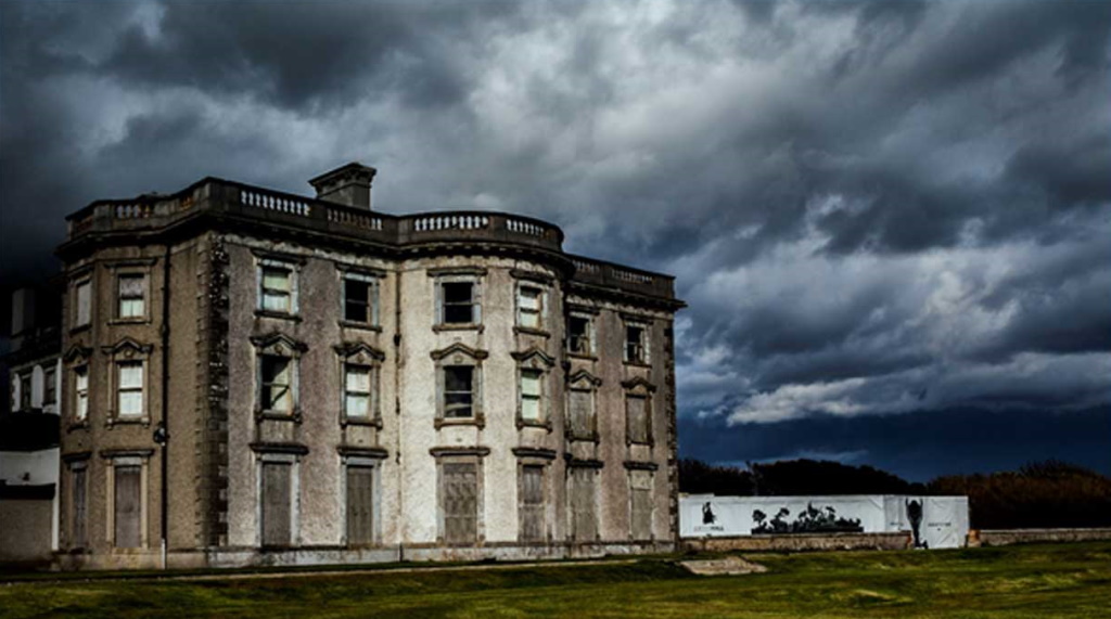Loftus Hall: «Στο σφυρί» το πιο στοιχειωμένο σπίτι της Ιρλανδίας!