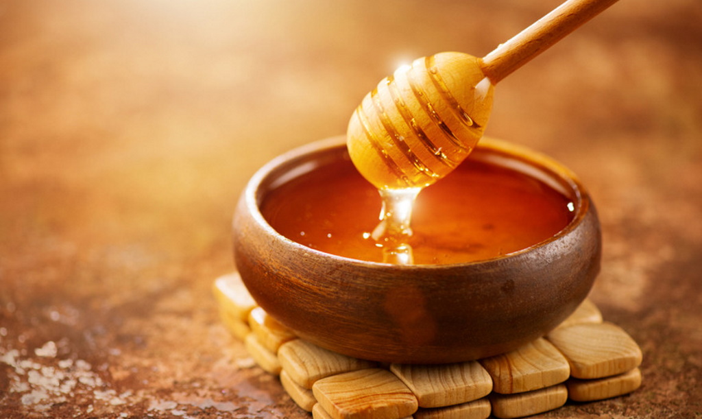 Έρευνα: Καλύτερο «γιατρικό» το μέλι από πολλά φάρμακα για βήχα και πονόλαιμο