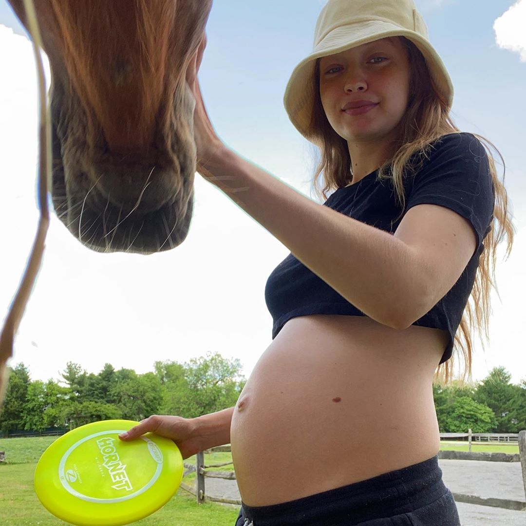 Gigi Hadid: Νέες φωτογραφίες της εγκυμοσύνης της και οι φήμες ότι γέννησε