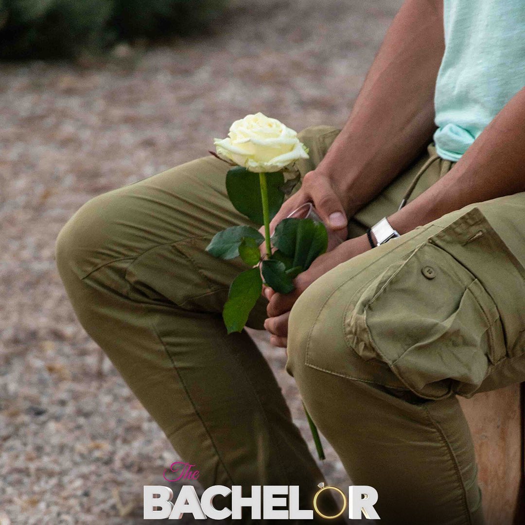 Τhe Bachelor: Το λευκό τριαντάφυλλο που έκανε την έπαυλη άνω-κάτω