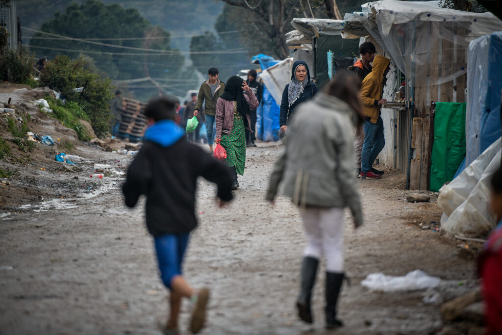 Δραματική η κατάσταση στη Μόρια – Φόβοι να μην μπουν οι μετανάστες με κορονοϊό στην πόλη