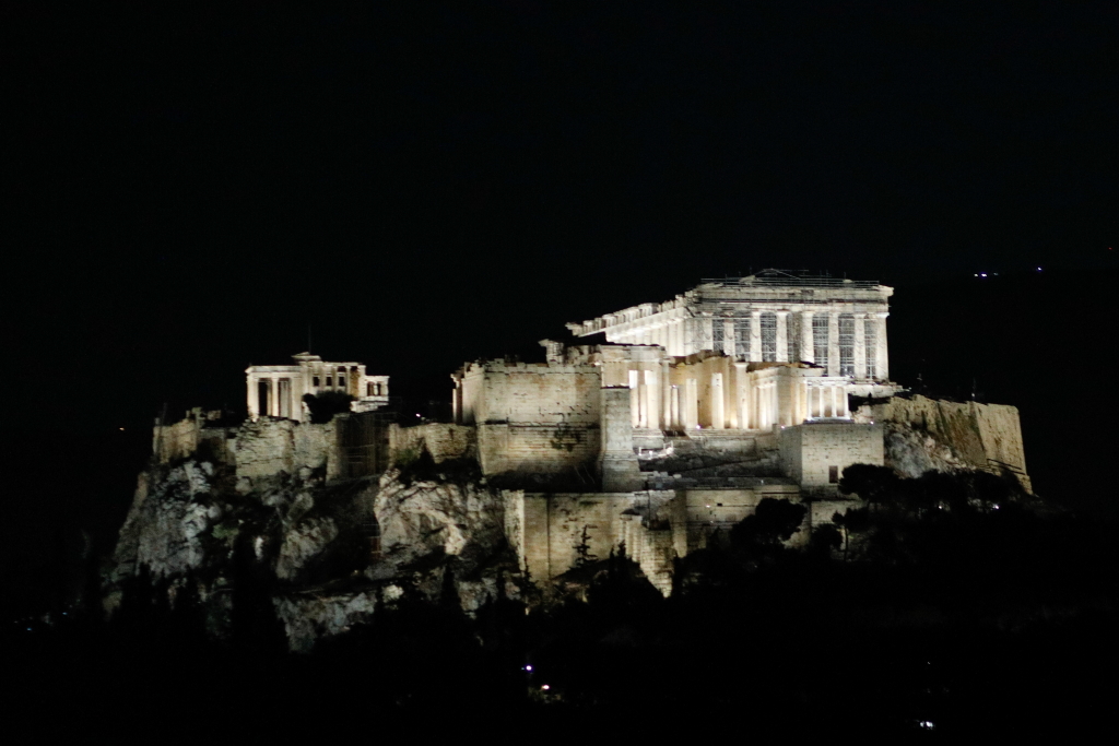 Τα εντυπωσιακά πλάνα από τη νέα φωταγώγηση της Ακρόπολης (pics, vid)