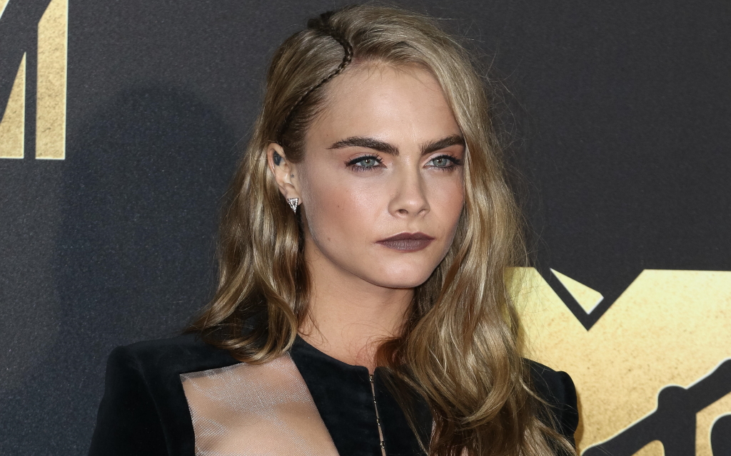 Νέος έρωτας για την Cara Delevingne: Η σέξι τραγουδίστρια που της έκλεψε την καρδιά