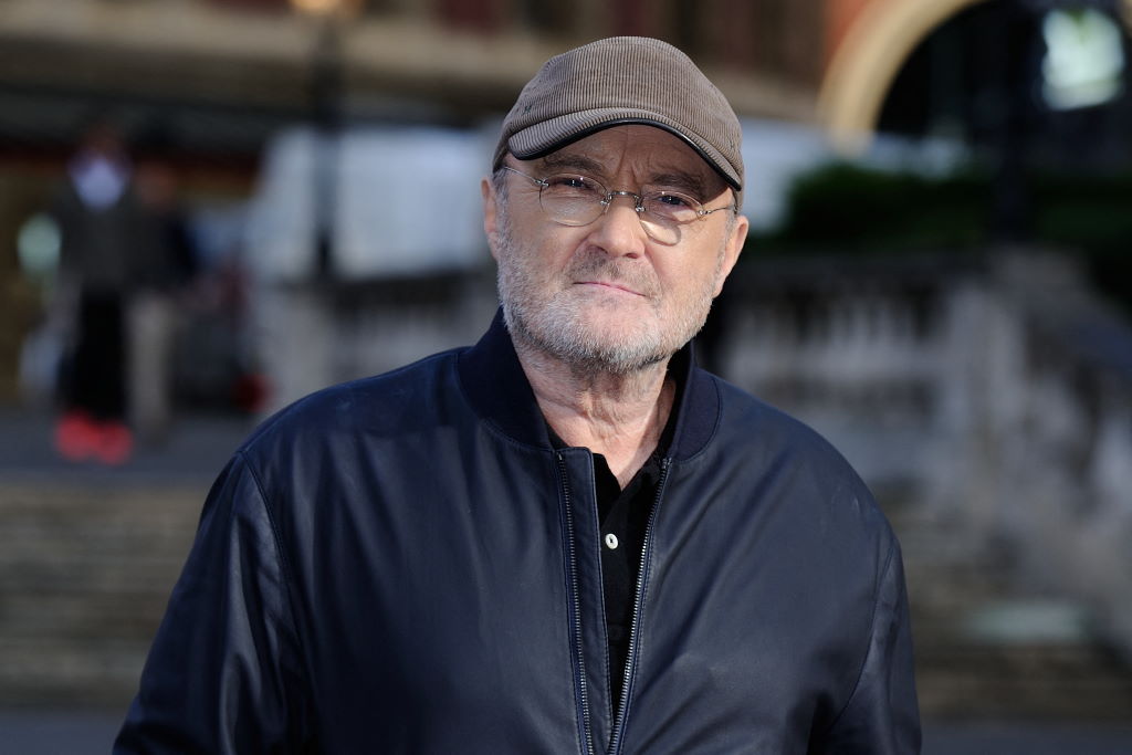Phil Collins: Απαγορεύει στον Τραμπ να παίζει τη μουσική του στις περιοδείες του