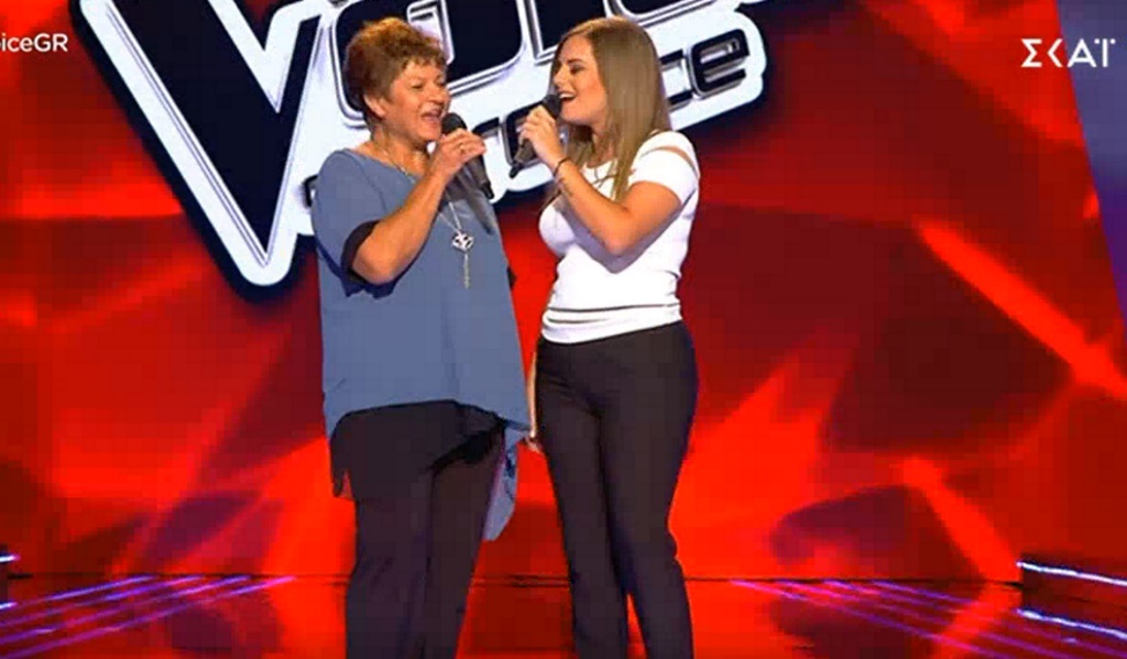 The Voice: Διαγωνιζόμενη τραγούδησε στα ποντιακά μαζί με τη γιαγιά της στη σκηνή